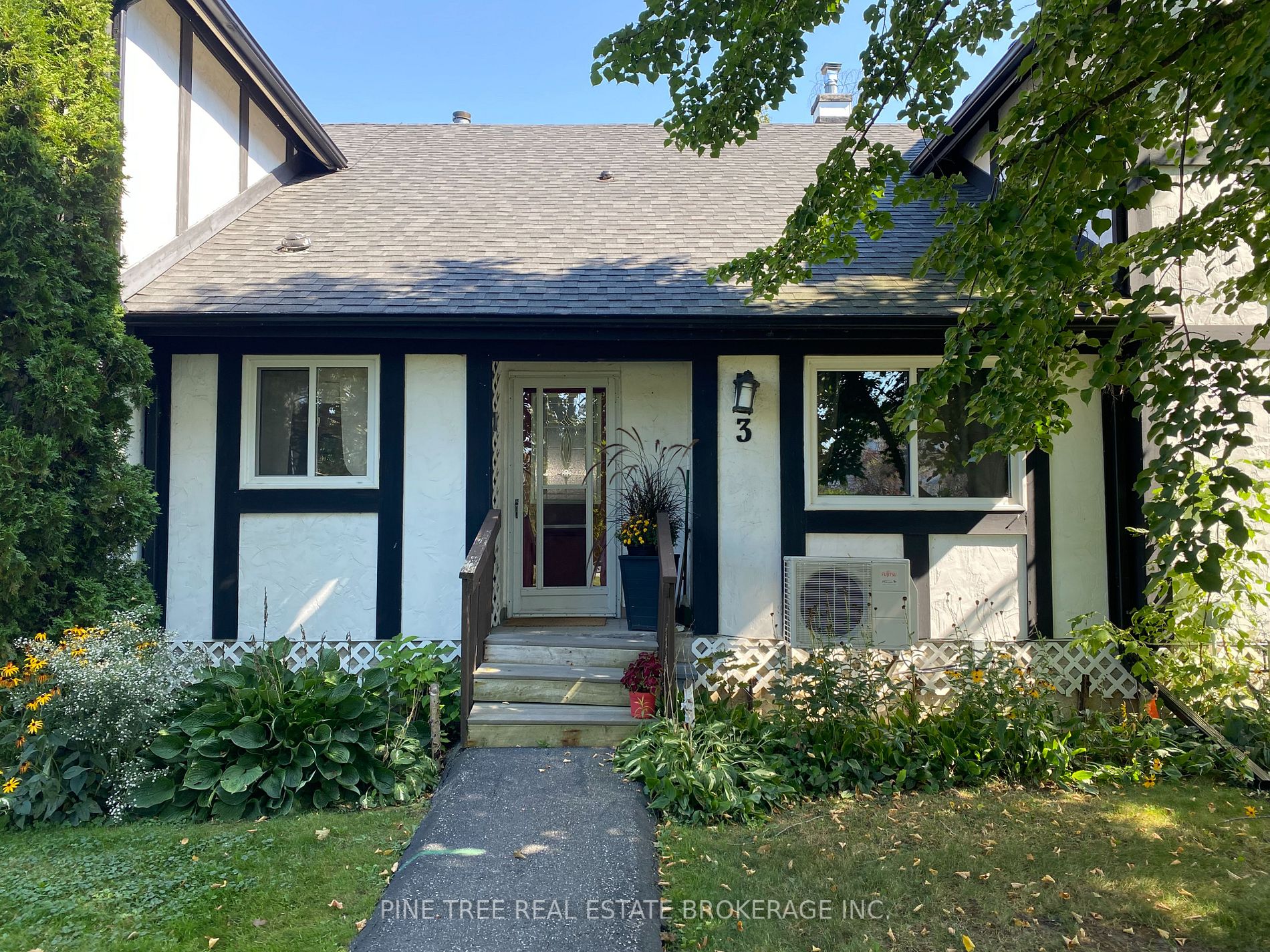 Bungalow in Simcoe