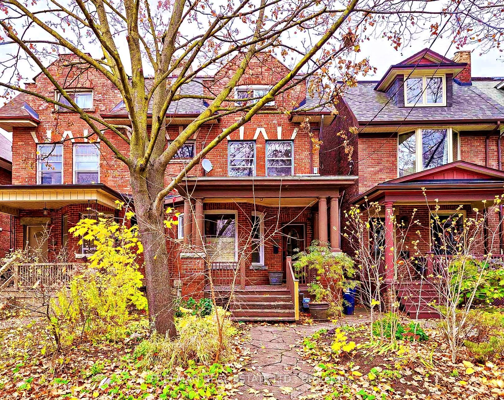 2 1/2 Storey in Toronto