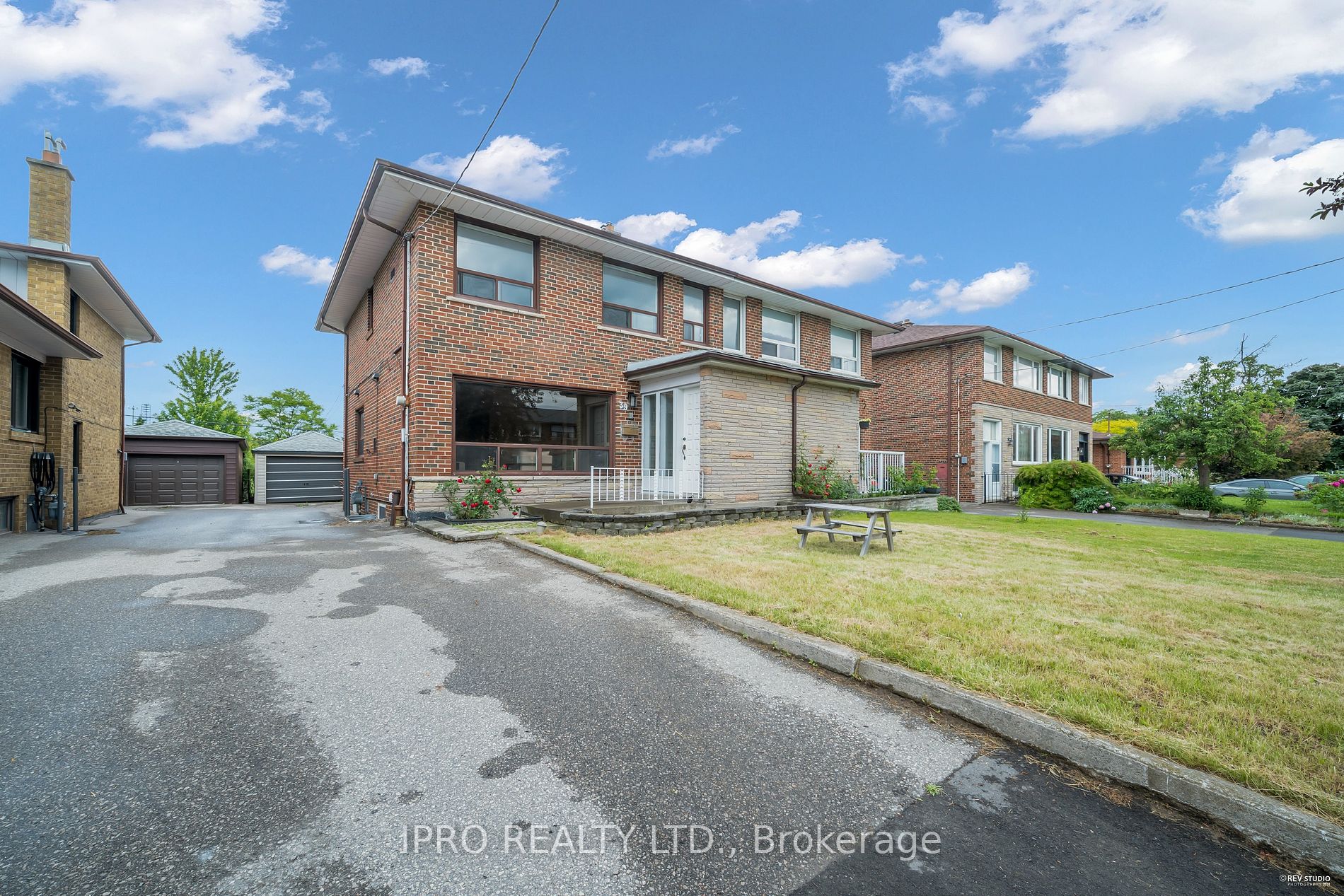 2-Storey in Toronto