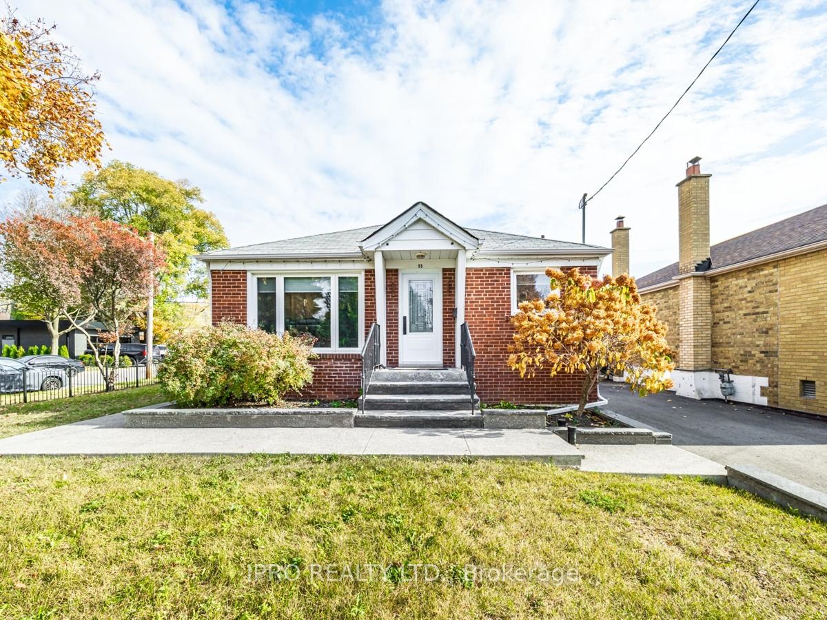 Bungalow in Toronto