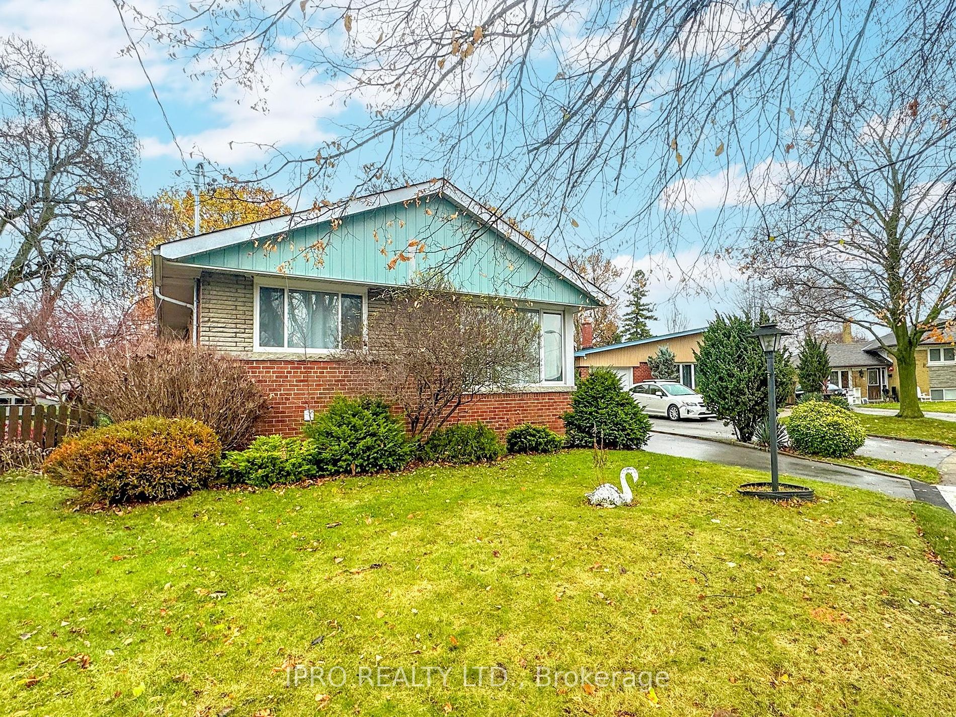 Bungalow in Toronto