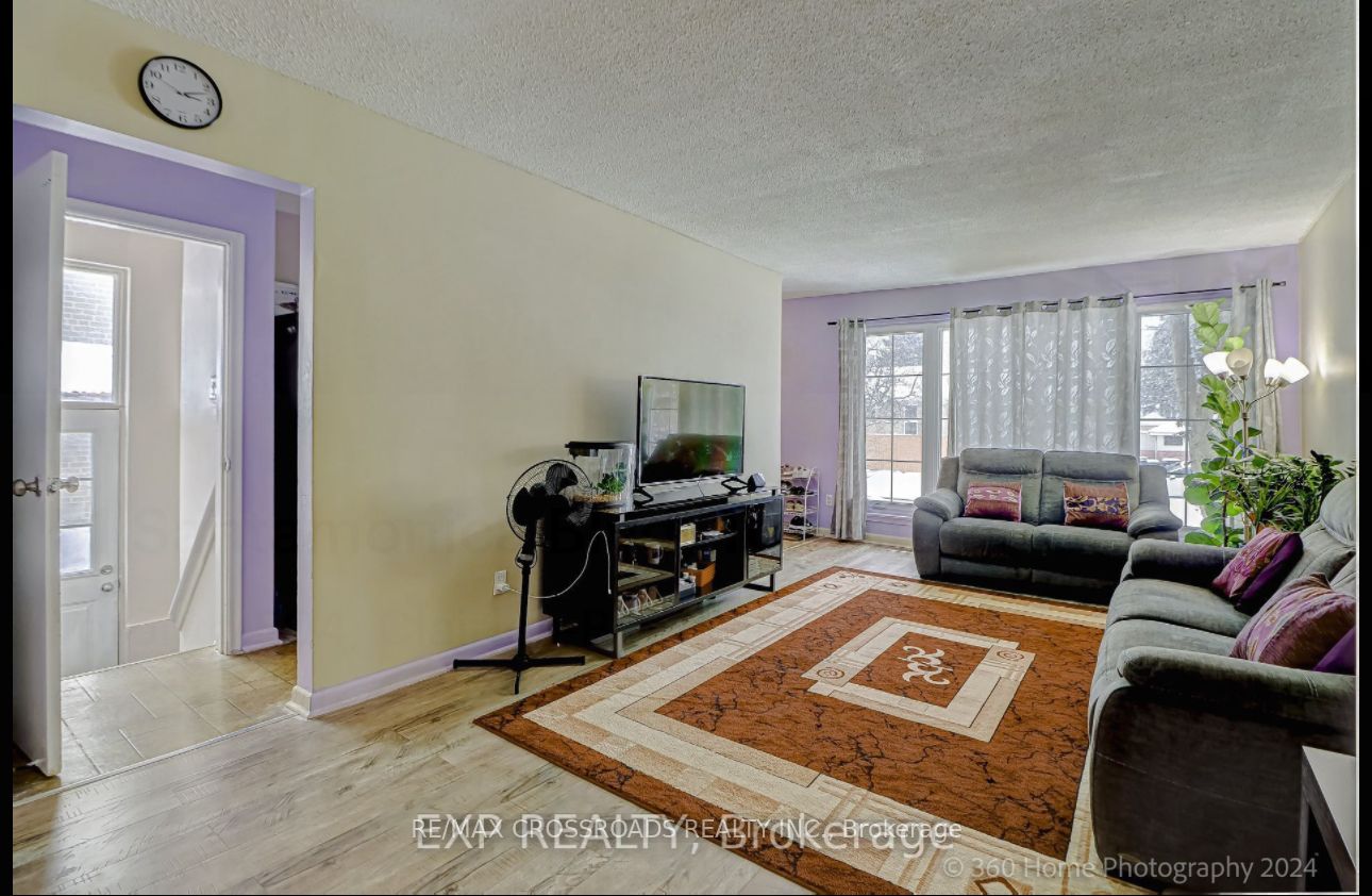 Bungalow in Toronto