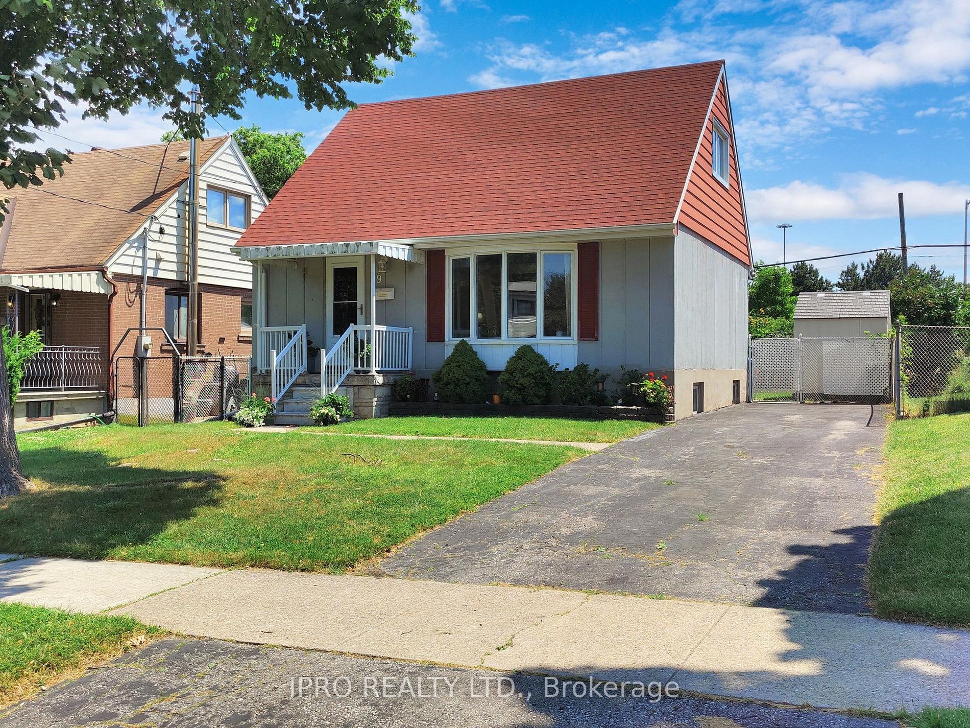 1 1/2 Storey in Toronto
