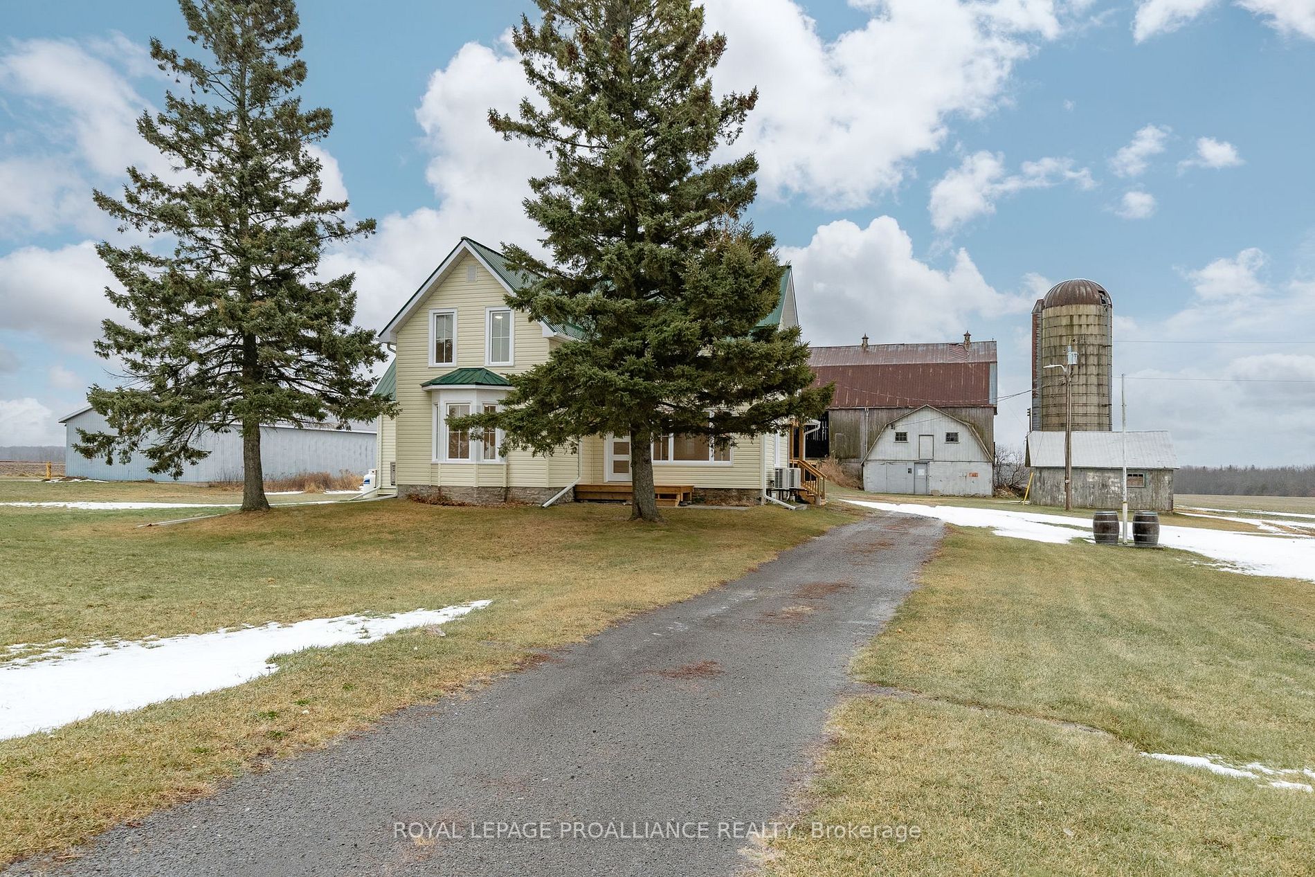 2-Storey in Prince Edward County