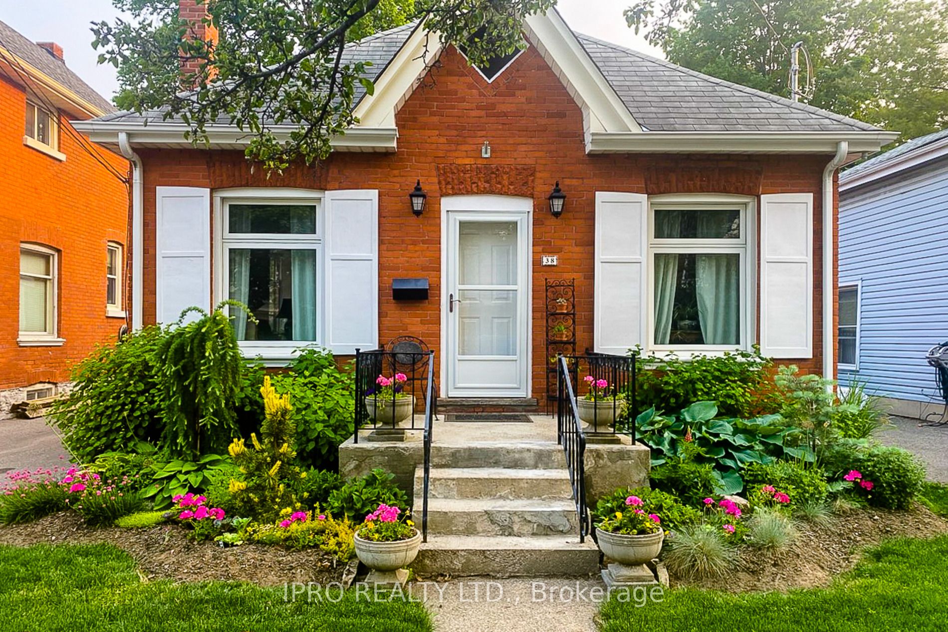 Bungalow in Brantford