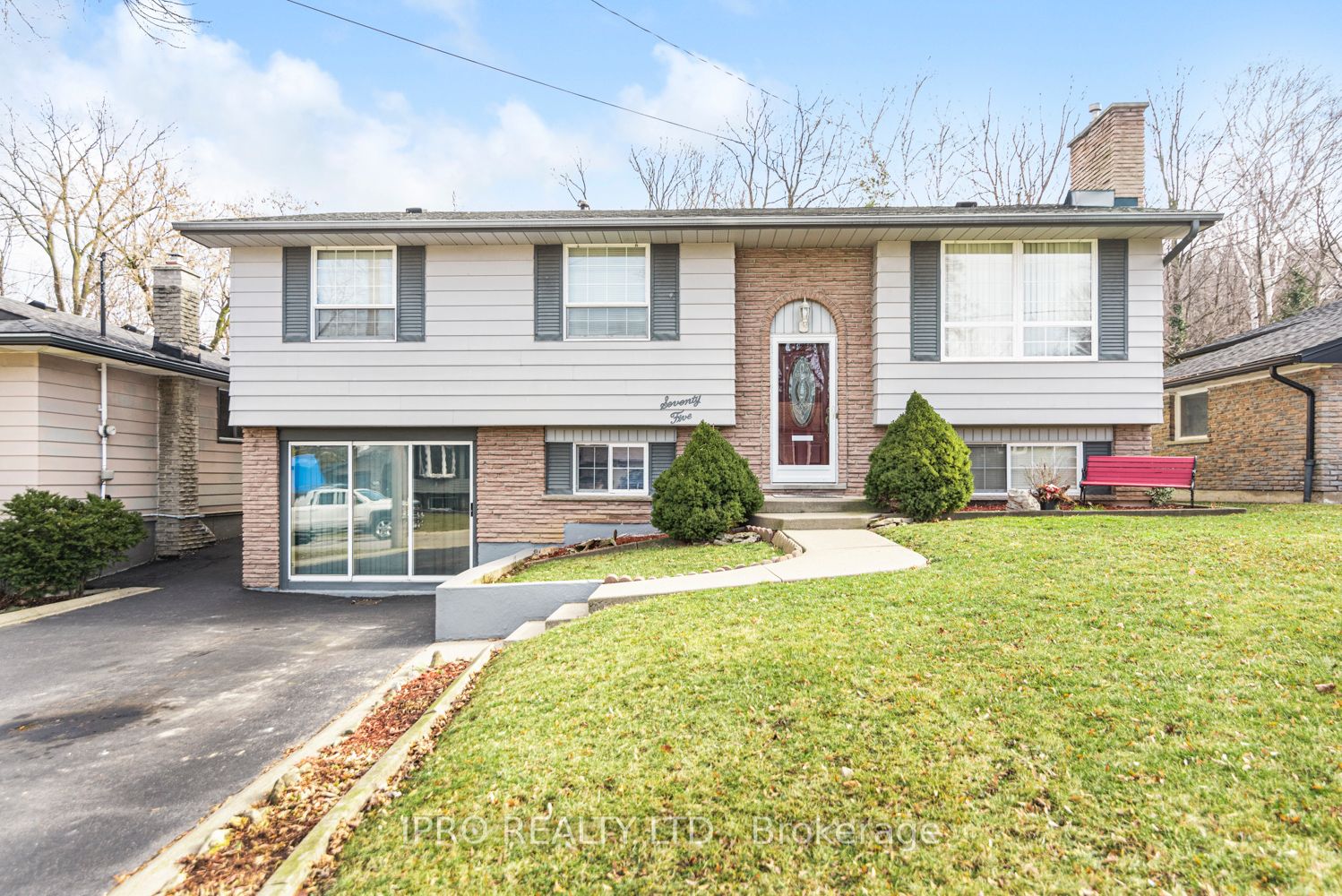 Bungalow-Raised in Hamilton